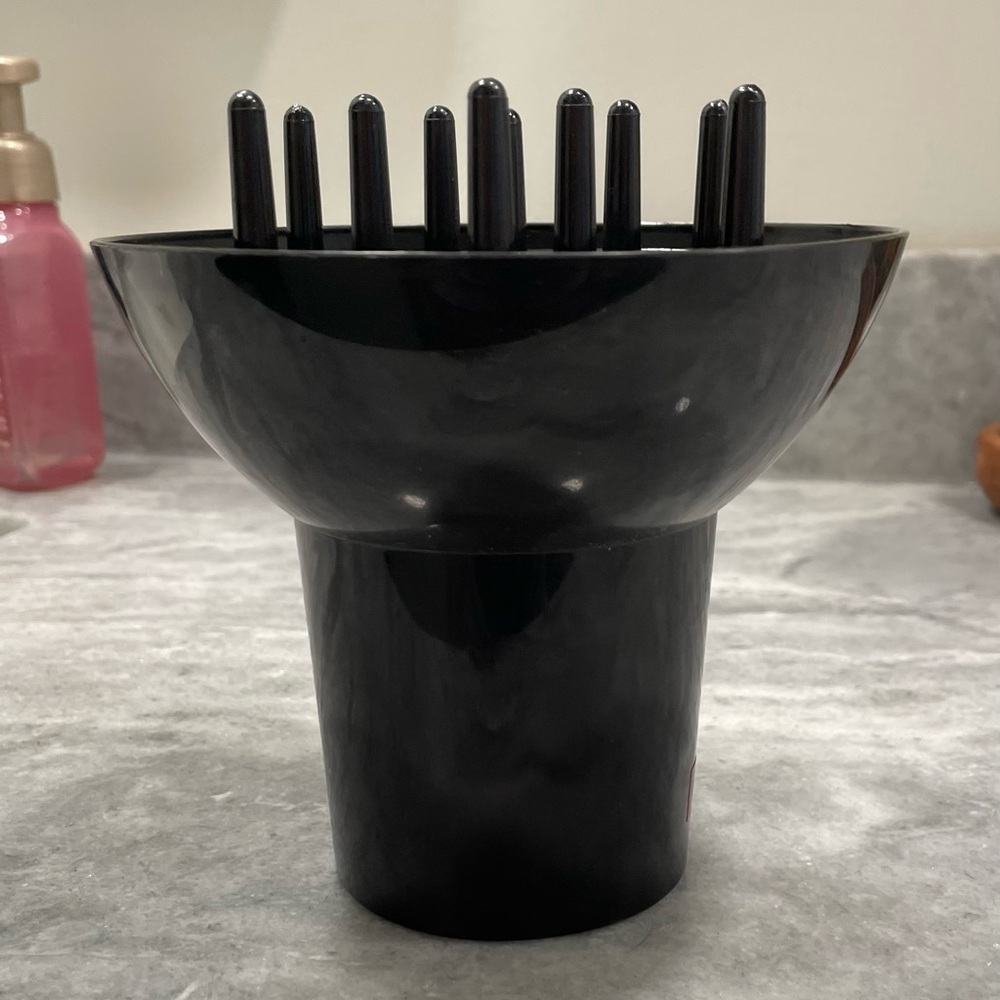 Black attachable diffuser piece